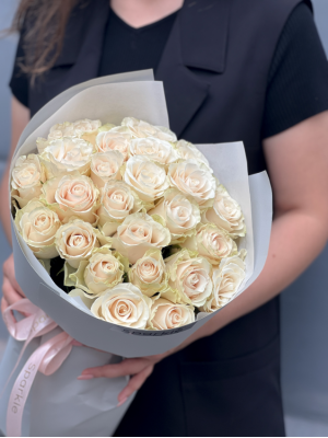 Букет 25 ніжних троянд