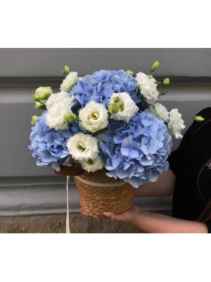 Композиція в корзинці ''Голубинка''