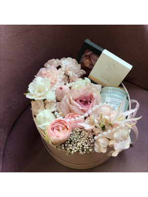  Коробочка з квітами "Делікатність"