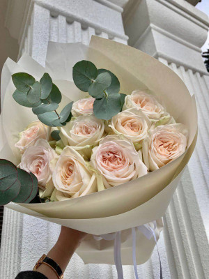 Букет 9 троянд біла охара